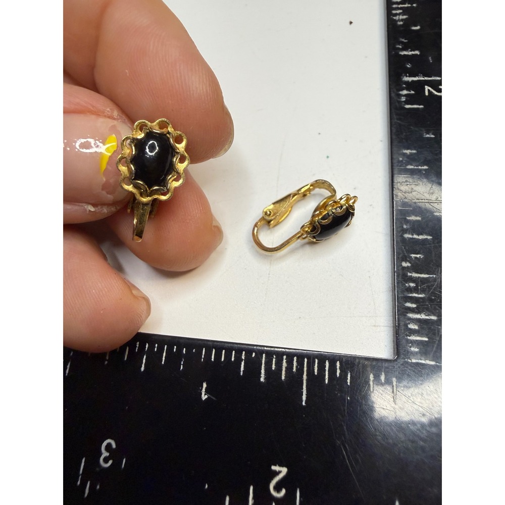 Vintage Gold Tone Black Cabochon Scalloped Clip On Earrings Faux Onyx Oval
